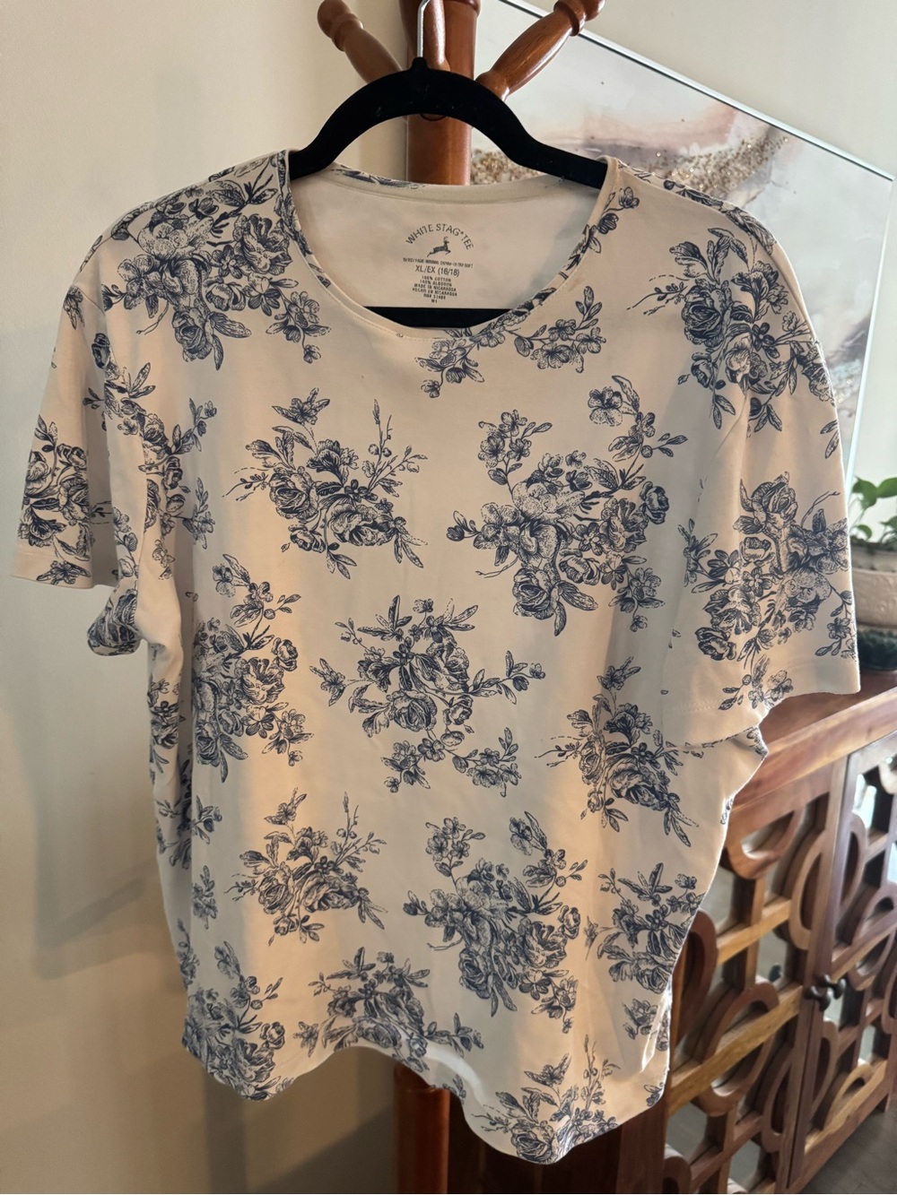 White Stag 100% Cotton Tee Short Sleeve Women's  Top Floral Basic Blue and White